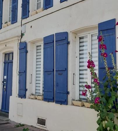 Residence Les Volets Bleus: Studio De 30 M² Classe 2 * روشفور المظهر الخارجي الصورة